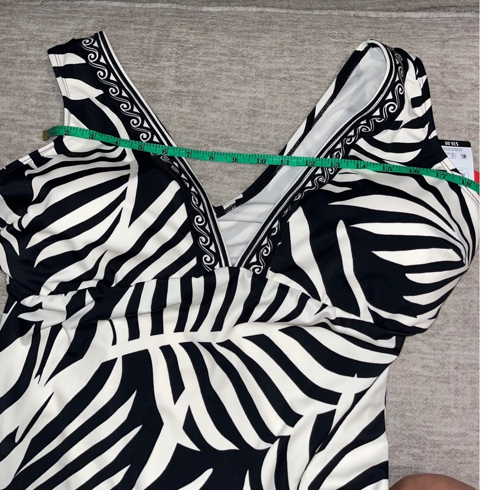 Sofia Vergara Carmen Plunge One Piece Swimsuit Black White Palm Print 1X NEW - Picture 4 of 5